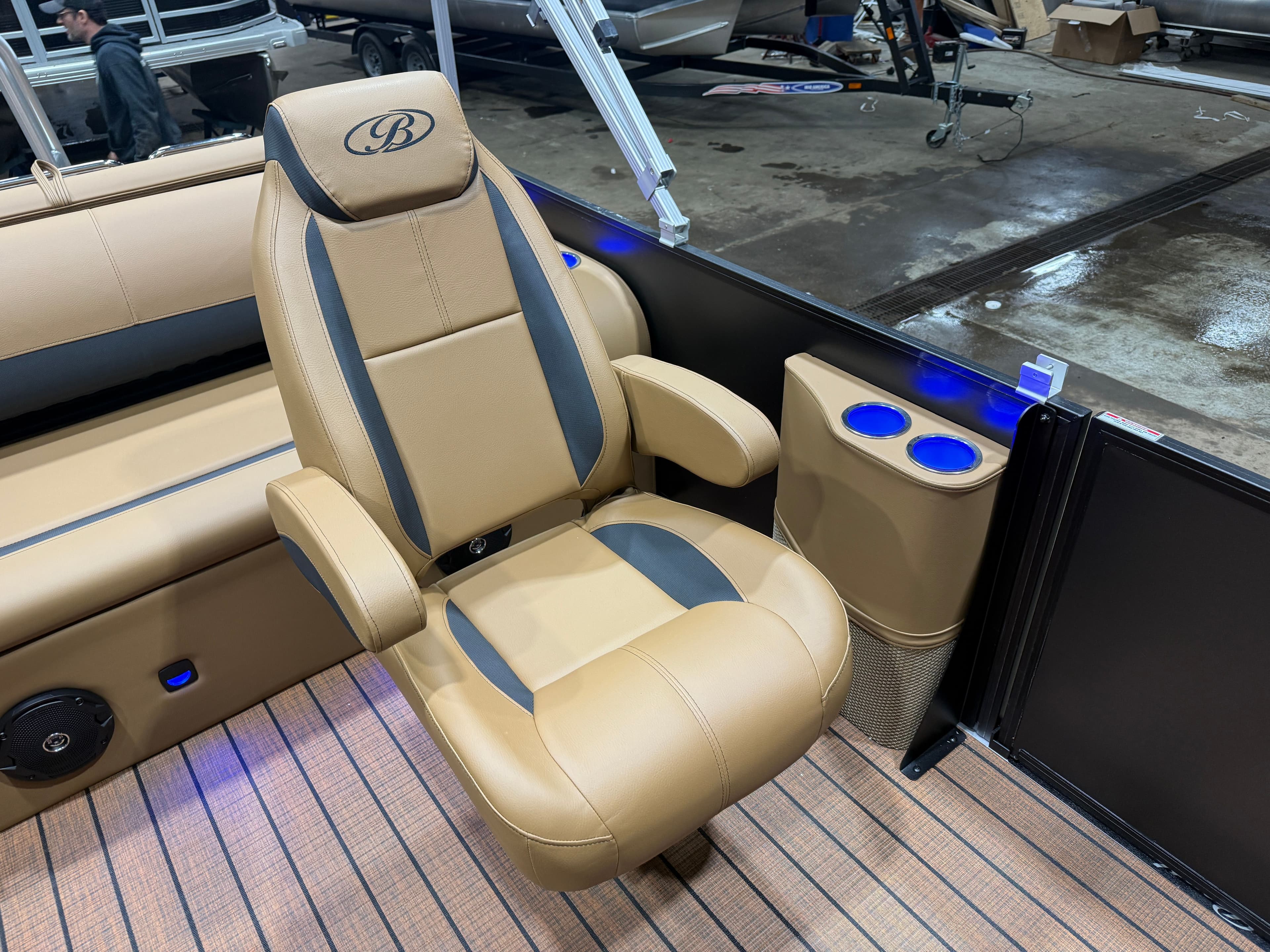 2026 Bentley Pontoons Legacy 220 Swingback Pontoon & Honda 4-Stroke EFI - 10