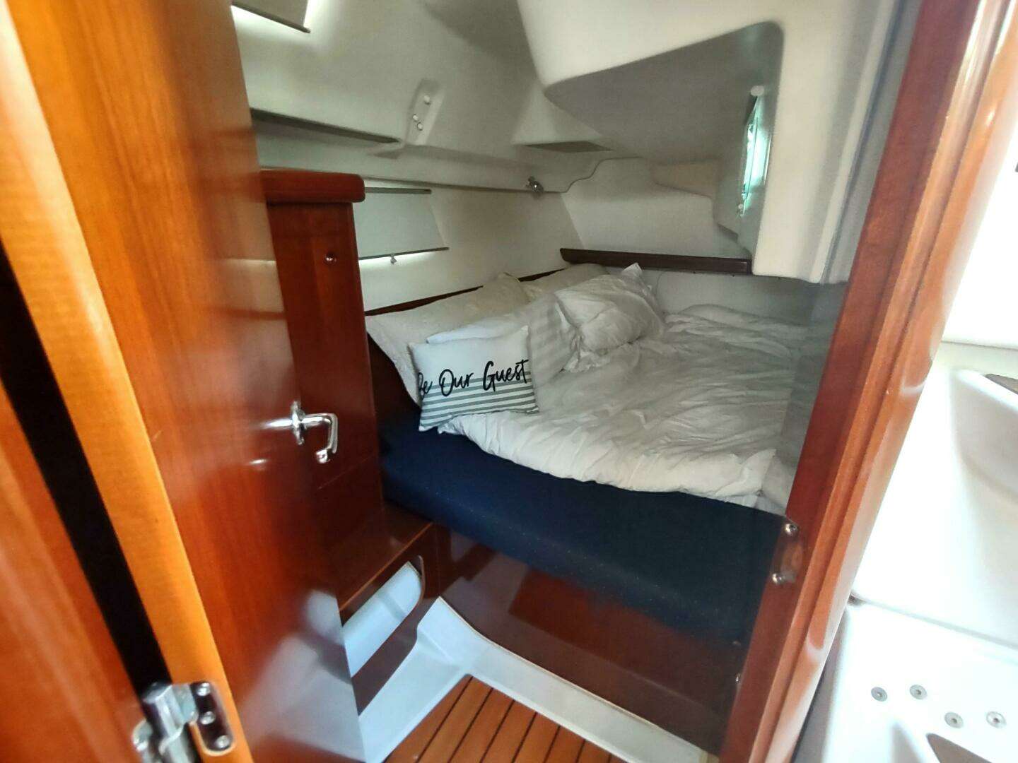 2004 Beneteau 393 - Image 26