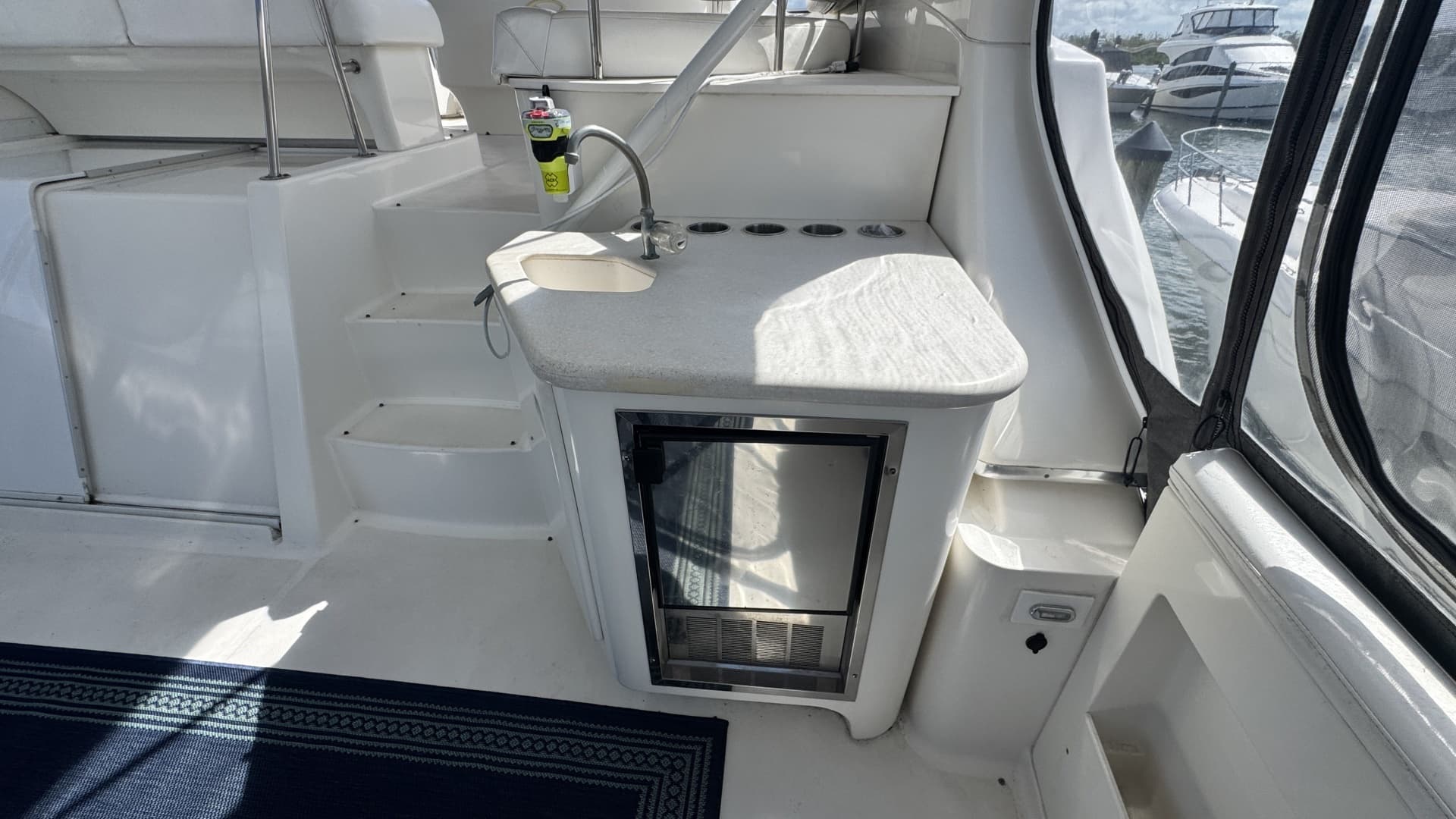 2003 Silverton 43 Motor Yacht - Image 12