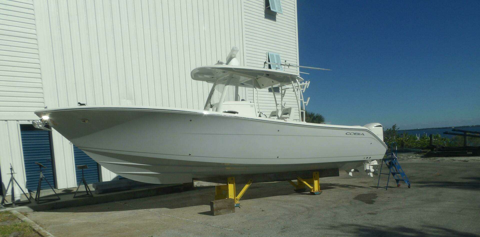 2020 Cobia 320 CC - Image 3