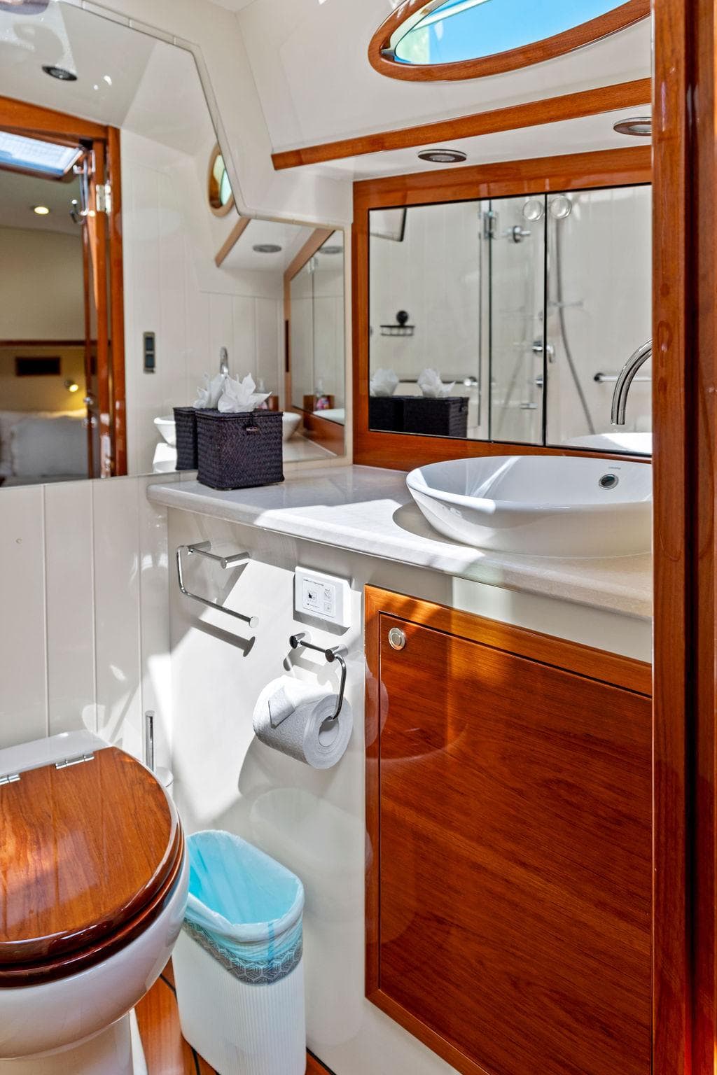 2018 Palm Beach Motor Yachts PB55 Flybridge - 59