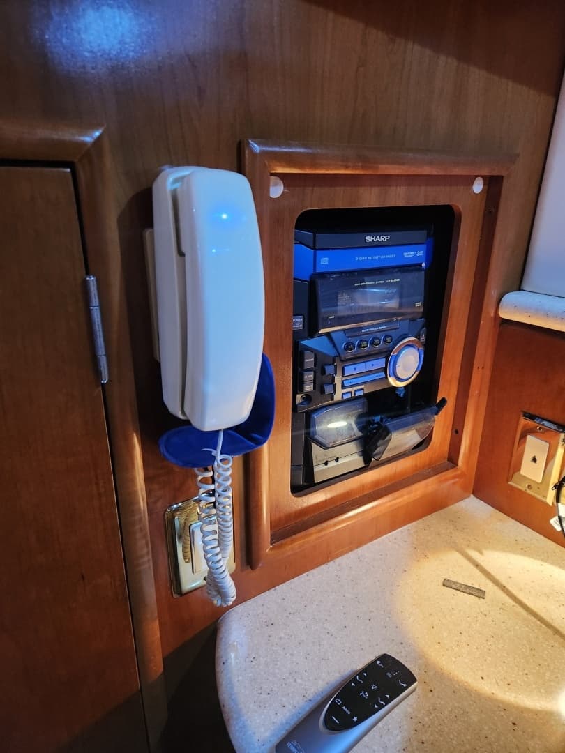 1998 Carver Voyager Pilothouse - Image 31