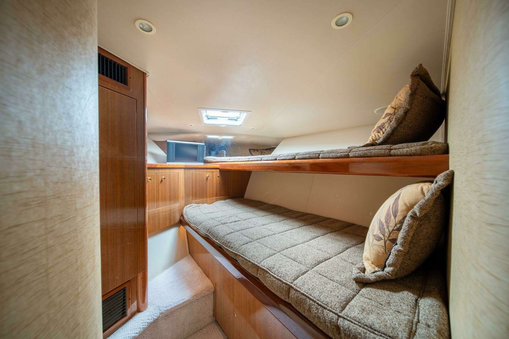 2006 Viking 52 Convertible - Image 19