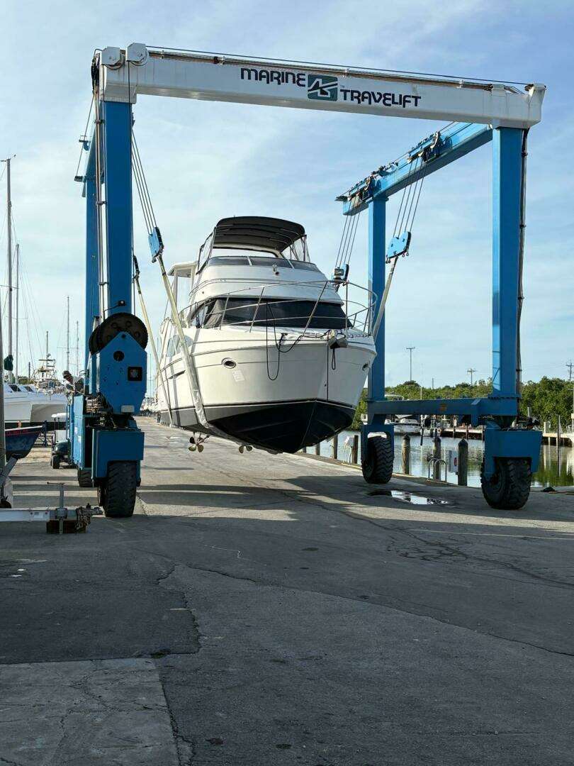2005 Carver 41 CMY Cockpit Motoryacht - Image 8