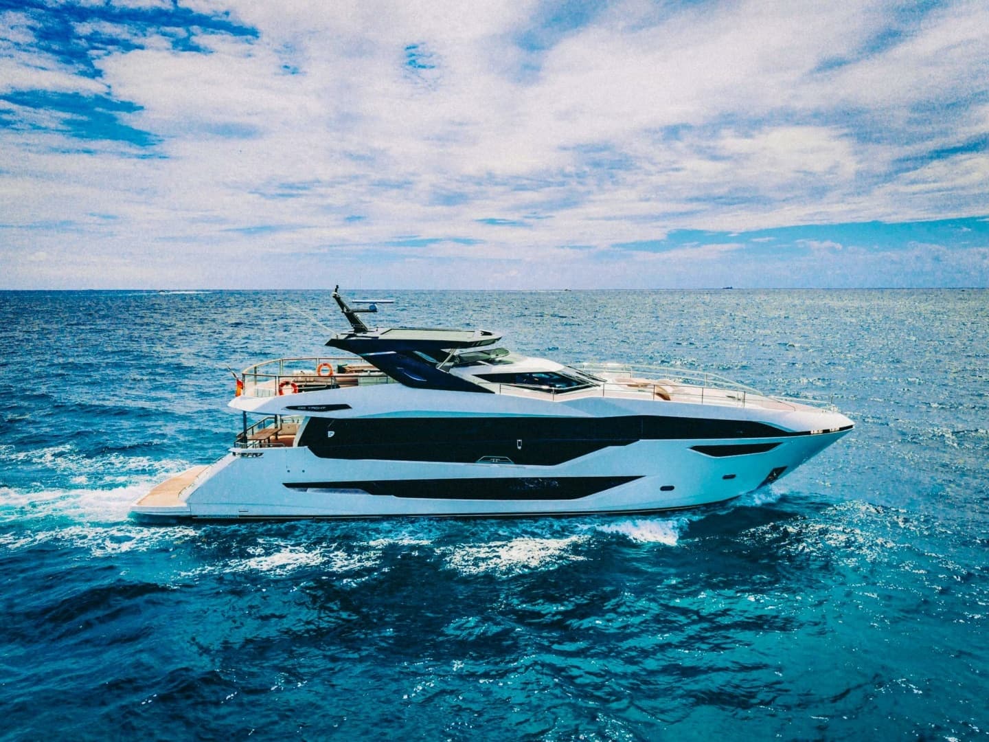 2024 Sunseeker Sunseeker 100 Yacht - Image 2