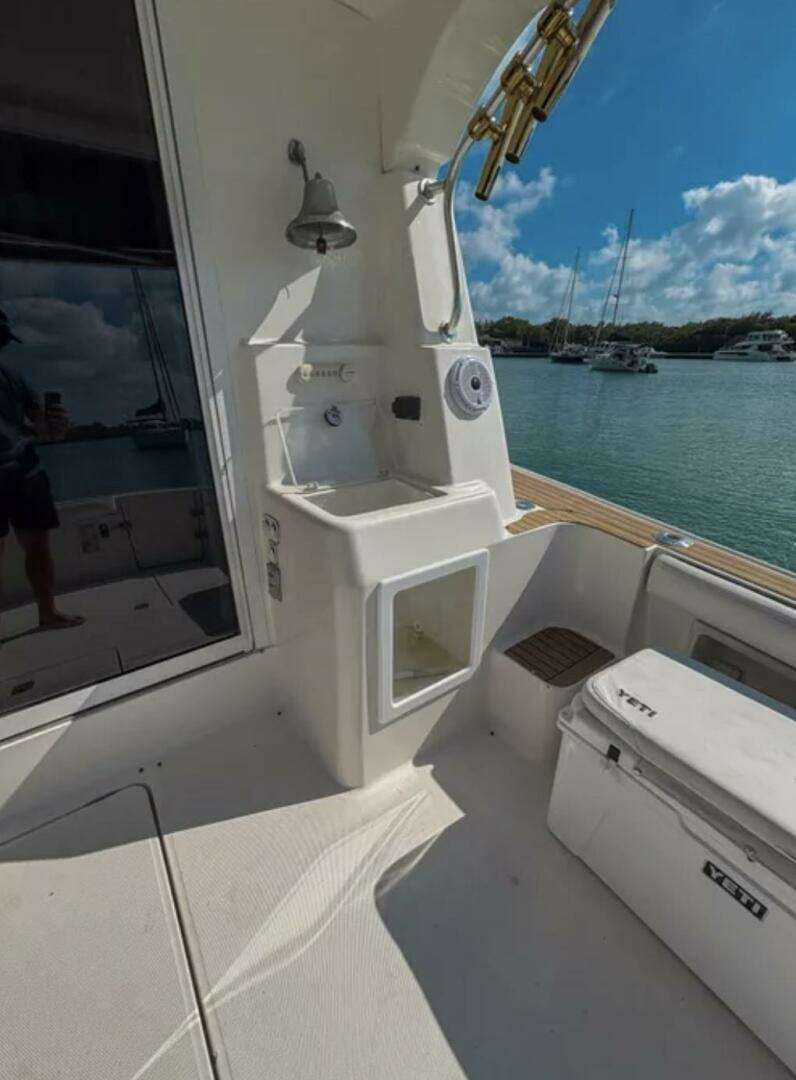 2003 Silverton 42 Convertible - Image 15