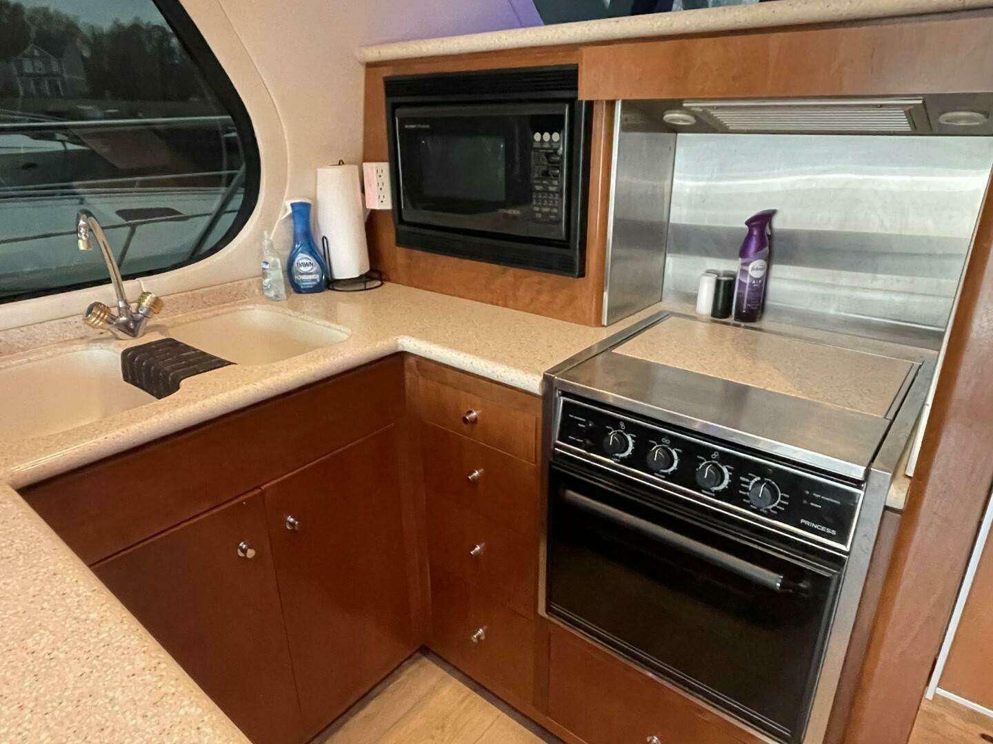 1998 Carver 53 Voyager - Image 40