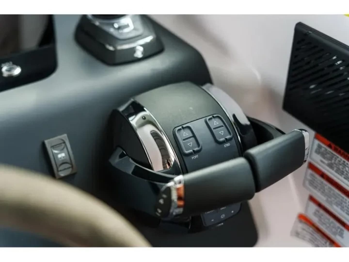 2022 Axopar 37 XC CROSS CABIN - Image 40