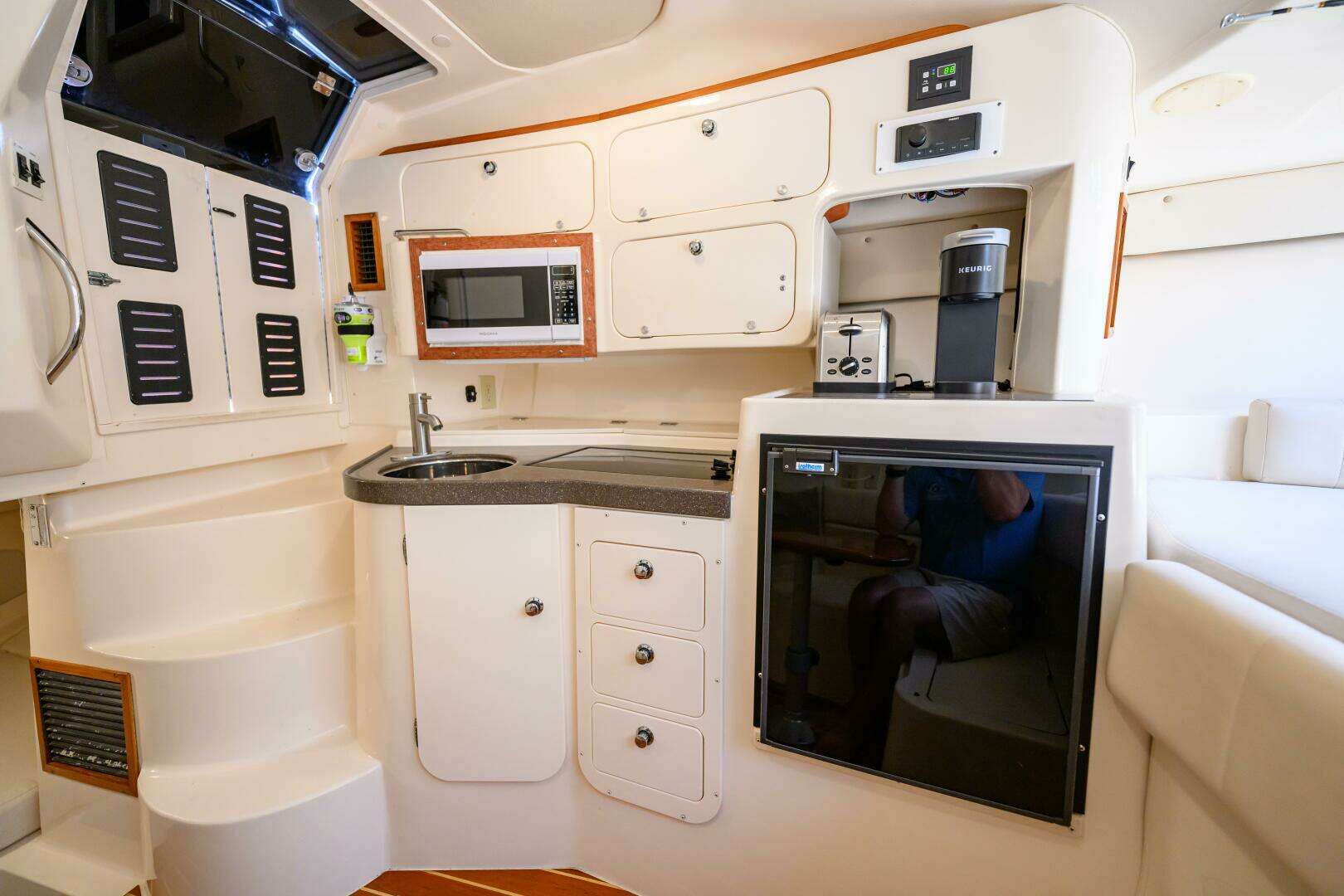 2003 Grady-White 330 Express - Image 24