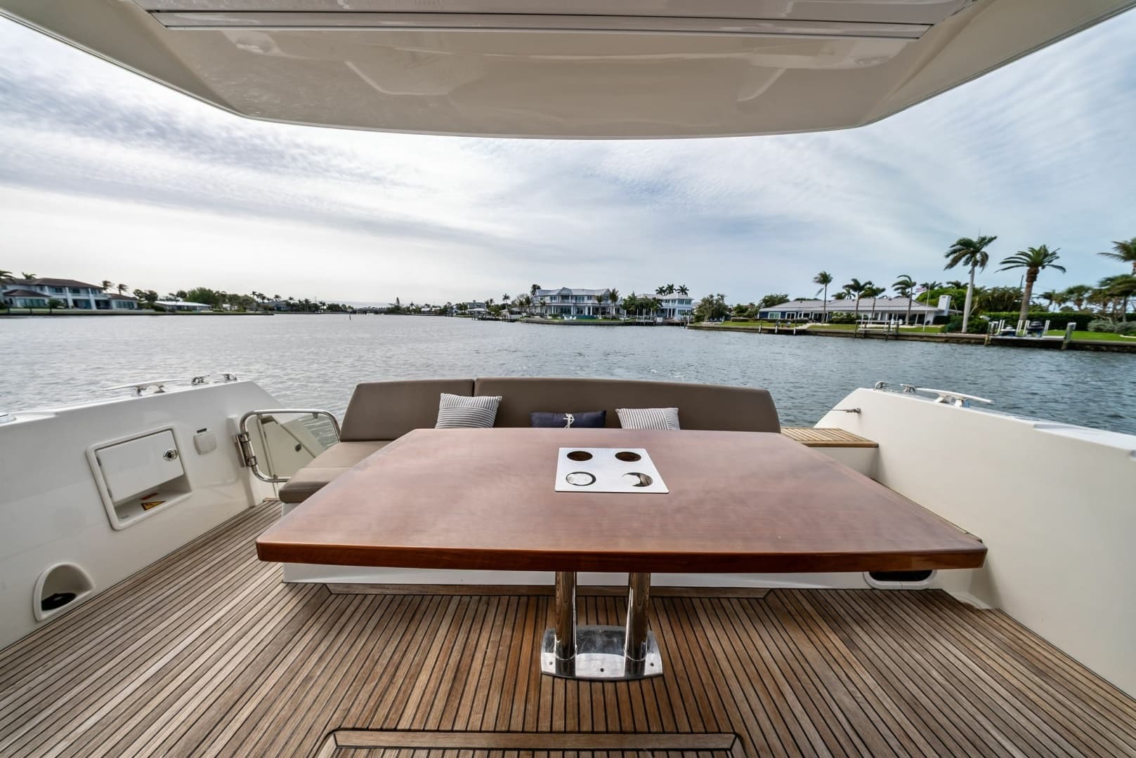2015 Prestige 550 - Image 9