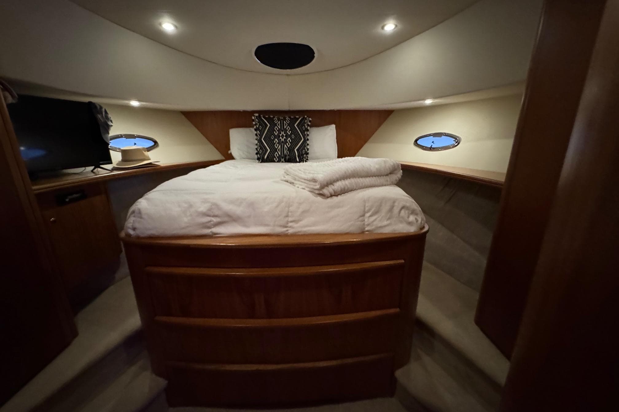 Luxurious cabin interior of 2003 Silverton 410 Sport Bridge yacht with cozy bedding.