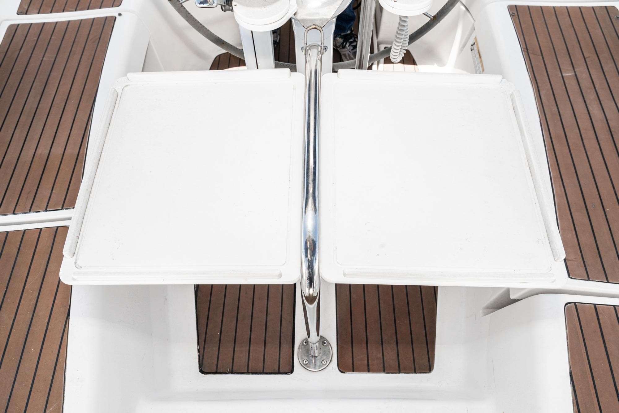 Cockpit fold down table