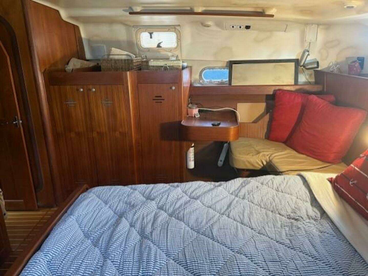 1999 Hunter Passage 450 - Image 10