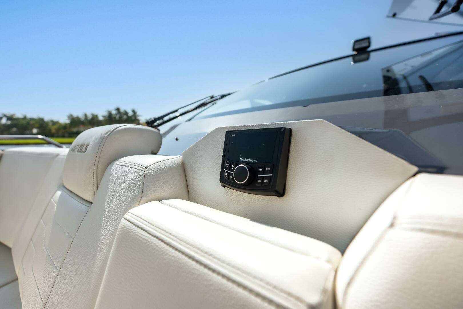 2023 Cruisers Yachts 42 GLS OB - Image 25