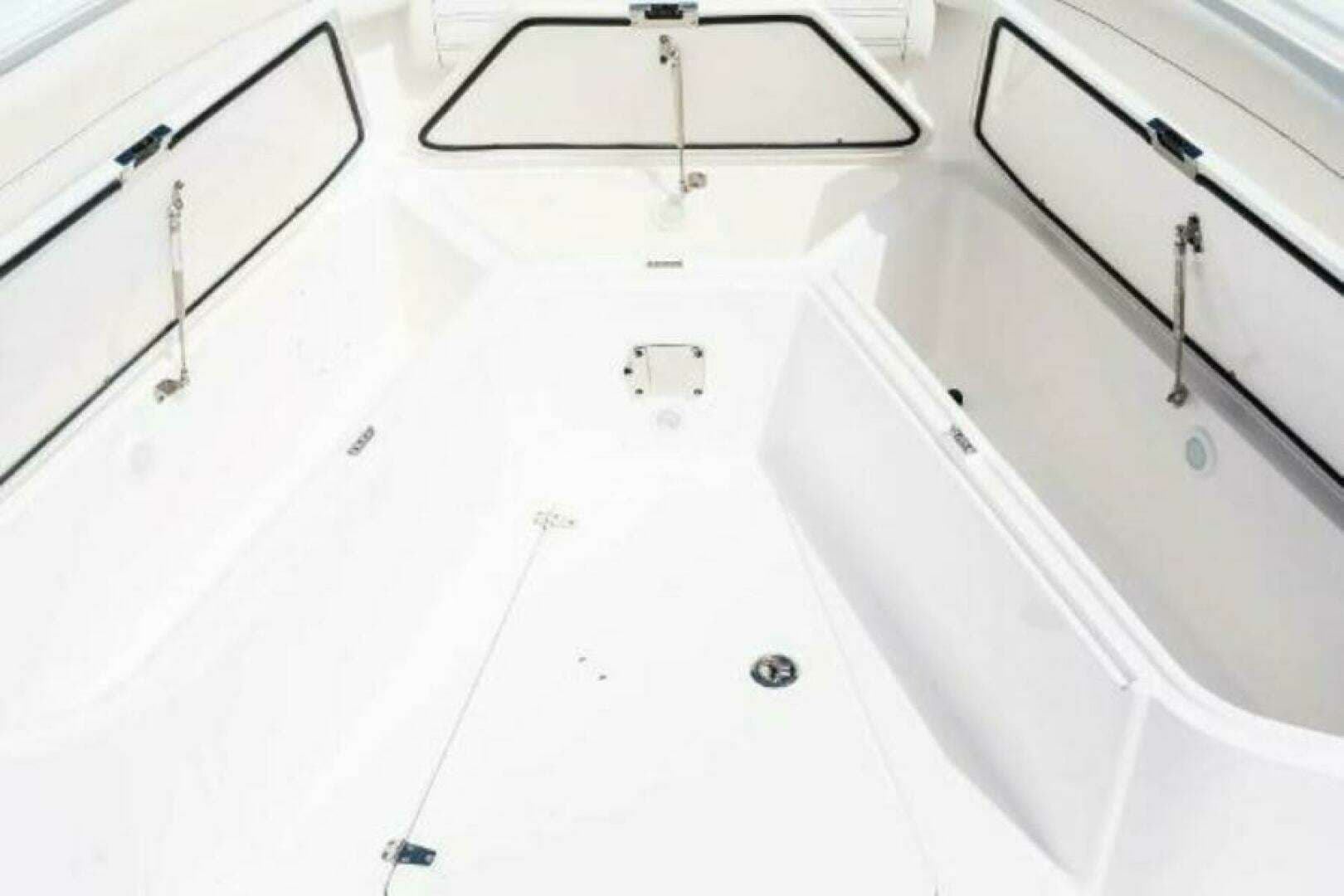2025 Edgewater 340CC - Image 6