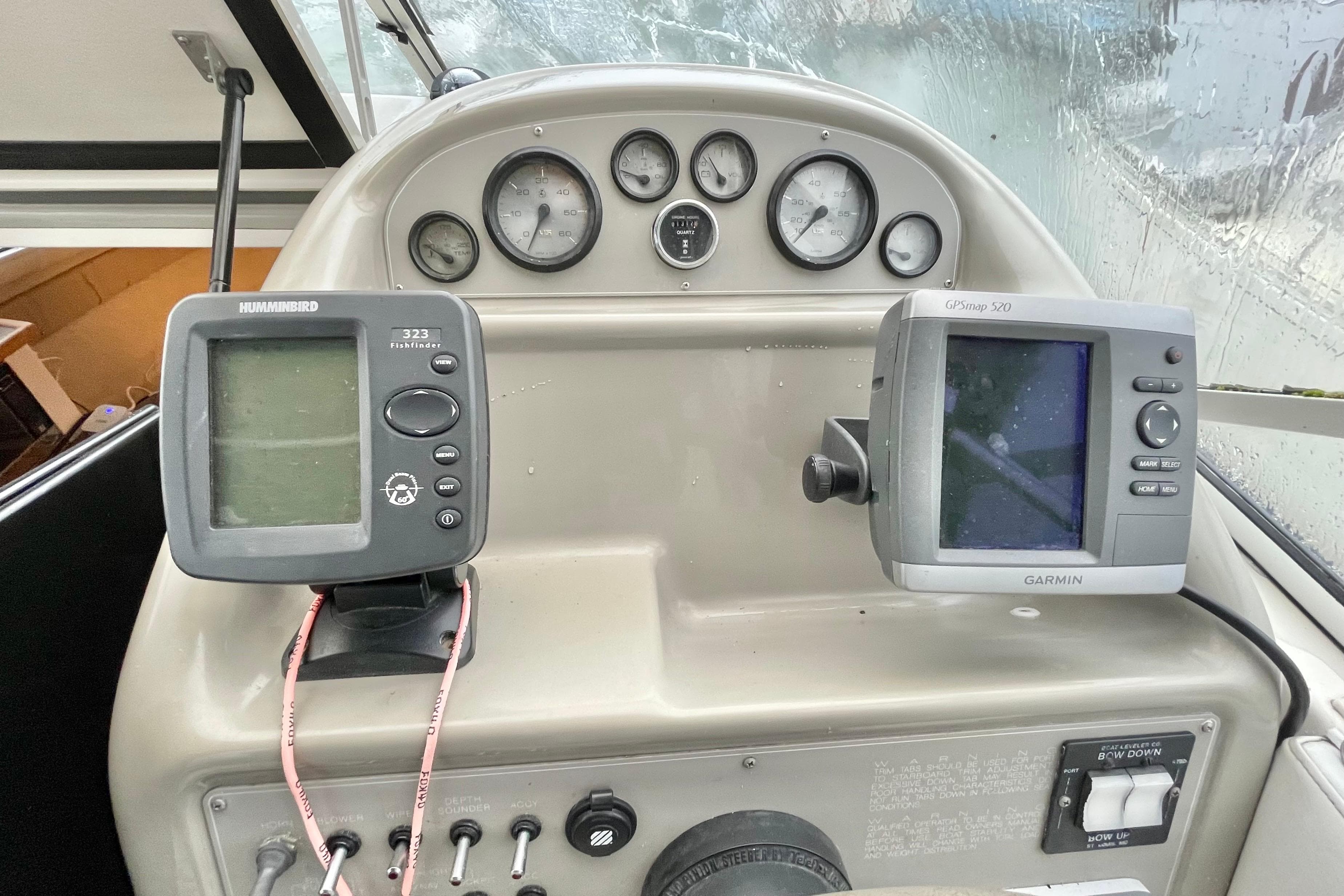 1997 Bayliner 2355 Ciera dashboard with Humminbird and Garmin navigation systems.