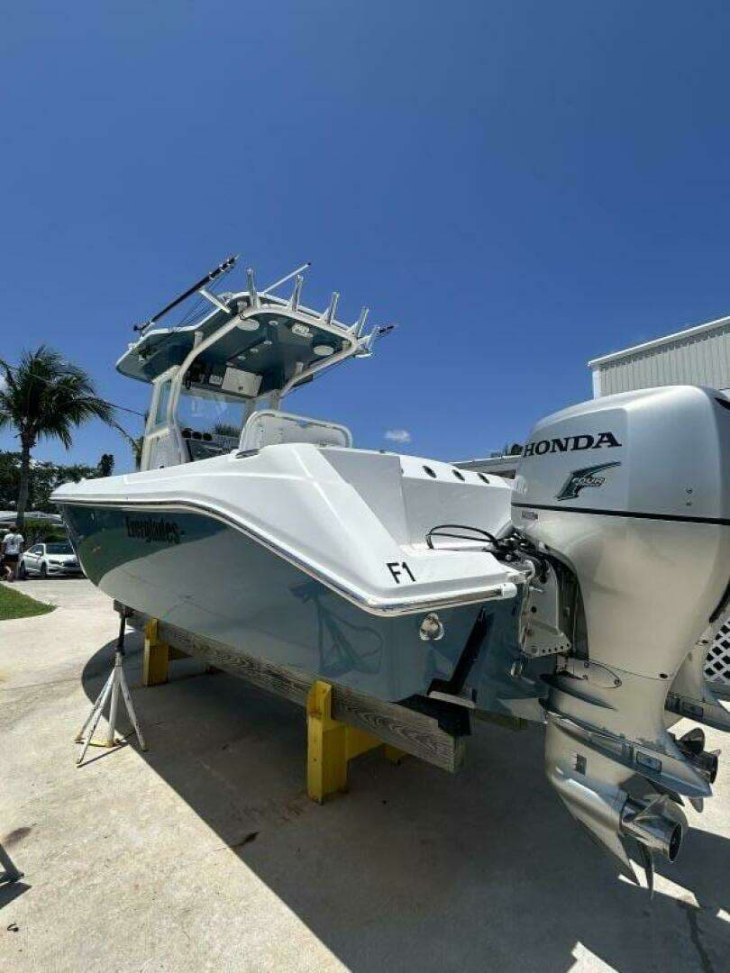 2007 Everglades 240CC - Image 3