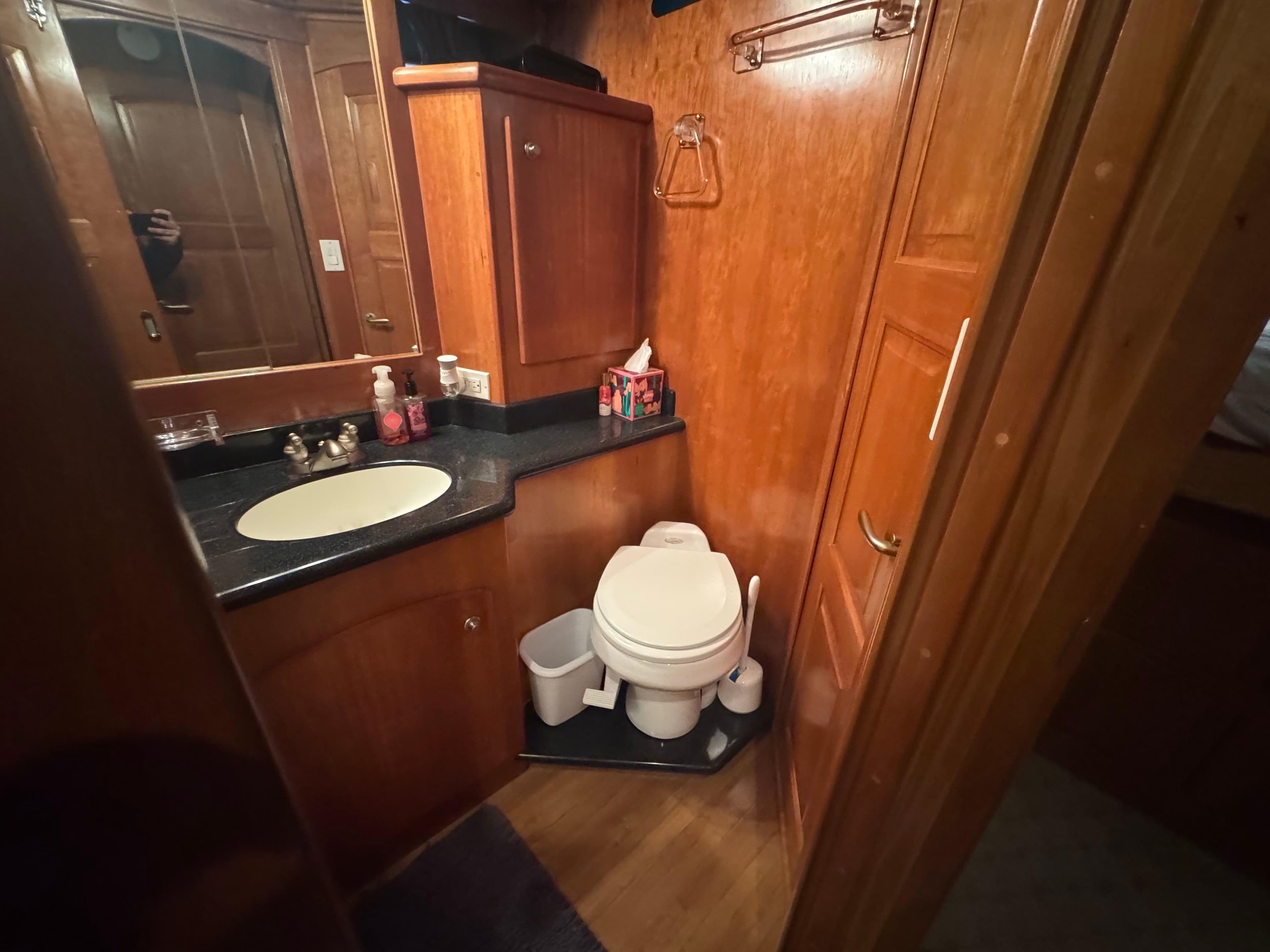 2004 Navigator 61' Classic Pilothouse - 28