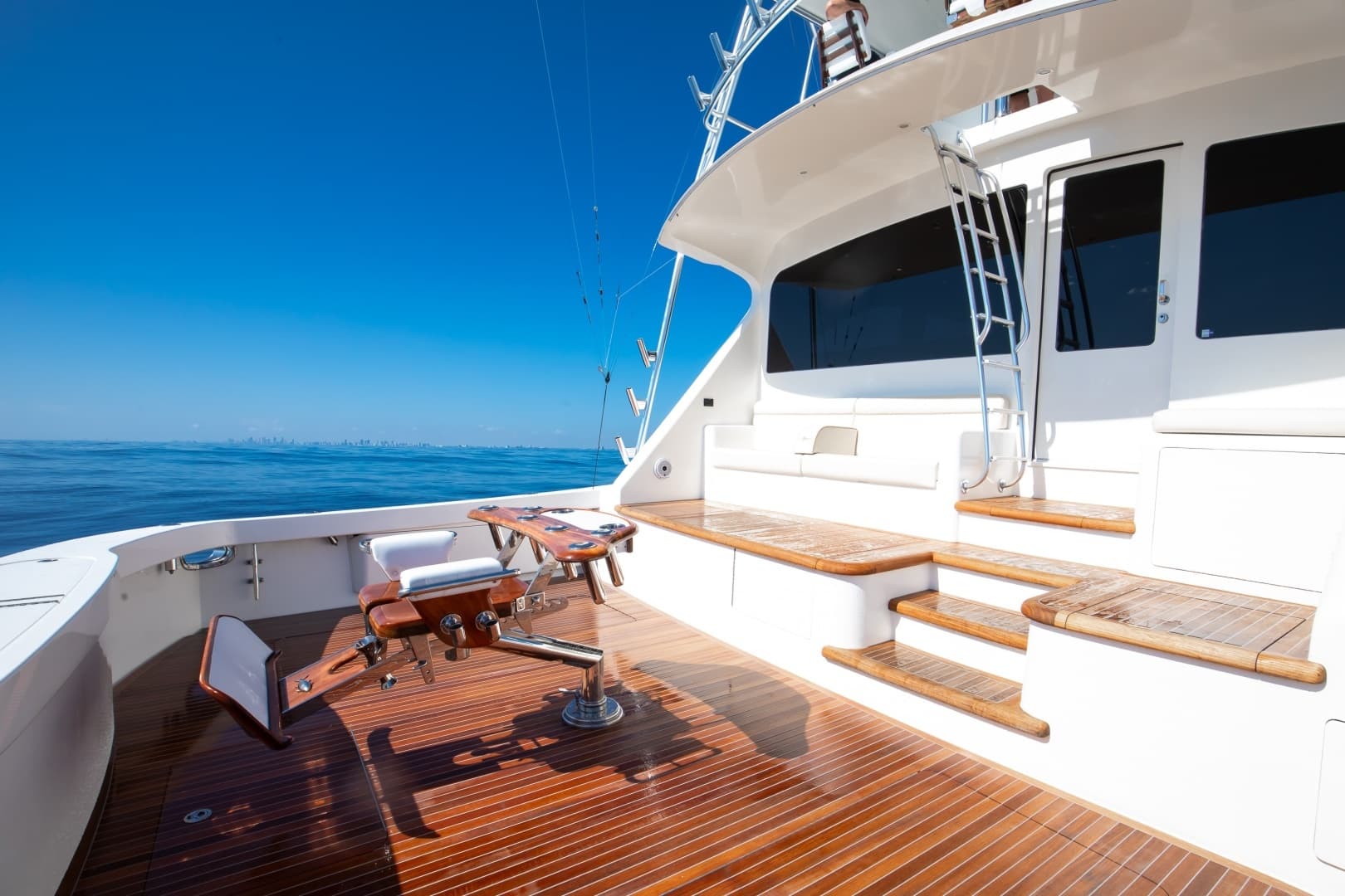 2010 Viking 82 Convertible - Image 35