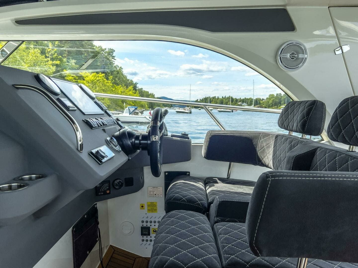 2026 Marex 310 Sun Cruiser - Image 13