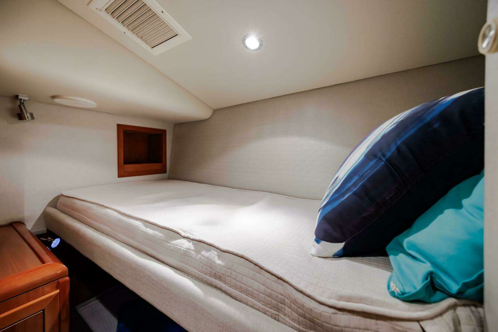 2005 Hatteras 50 Convertible - Image 47