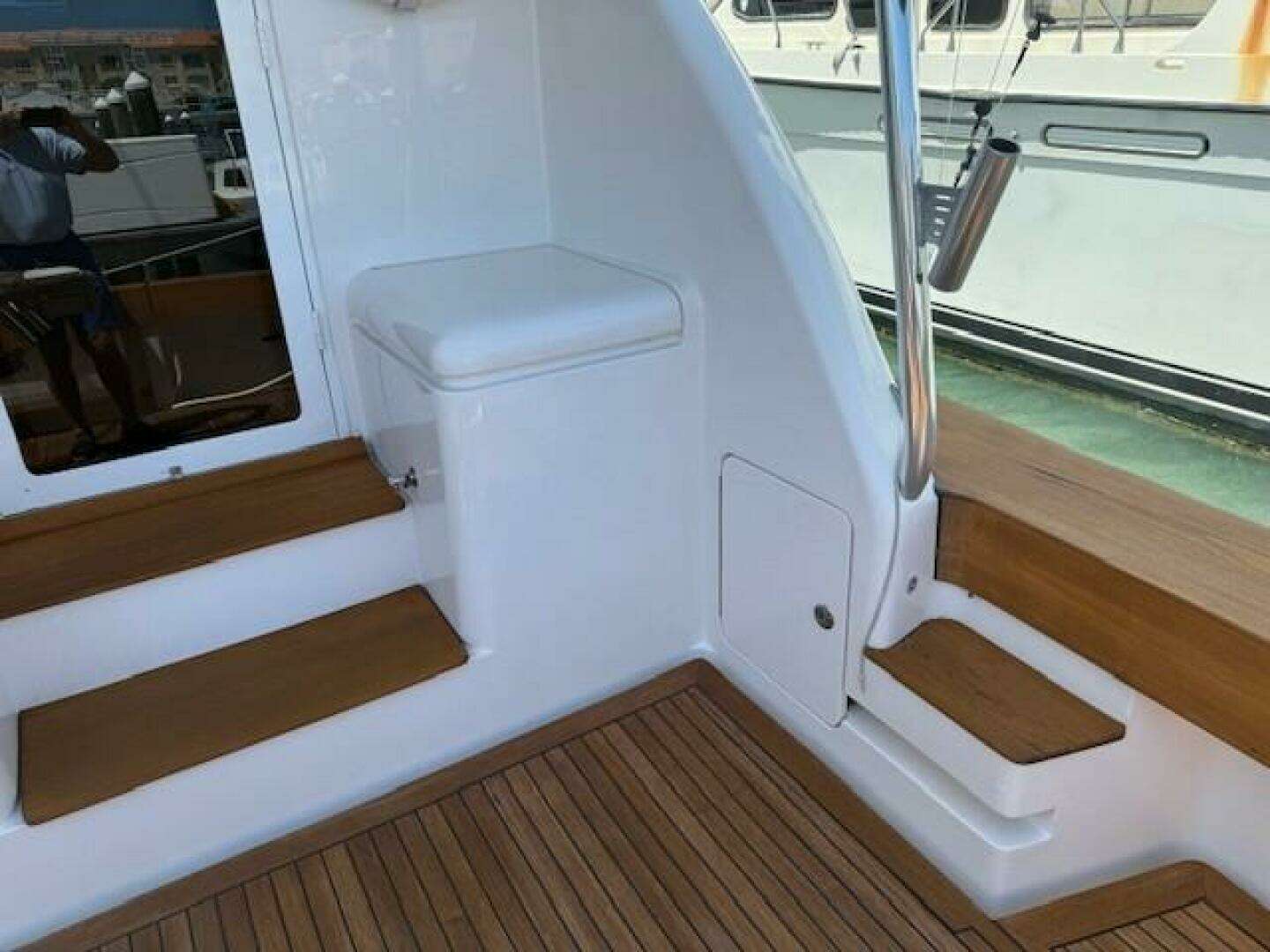 2004 Bertram 570 Convertible - Image 6