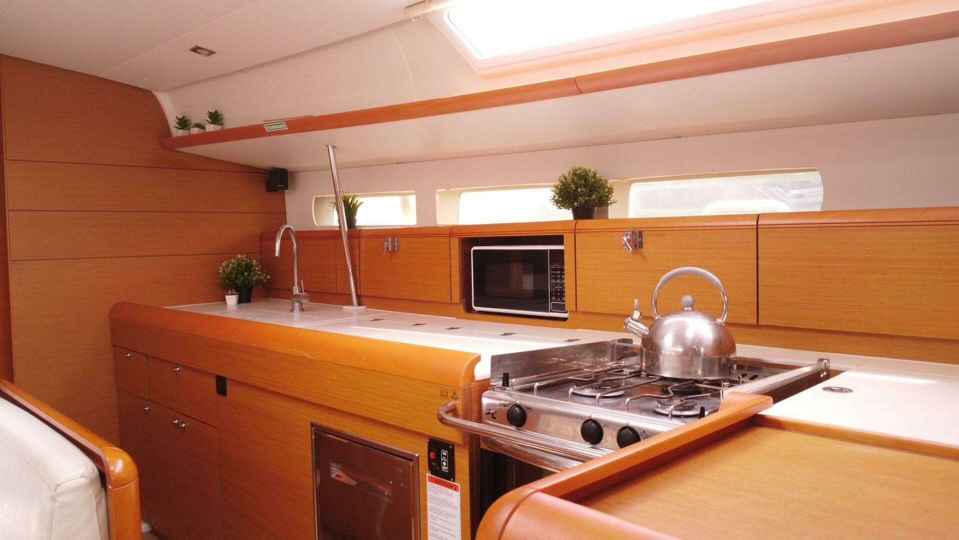 2016 Jeanneau 519 - Image 16
