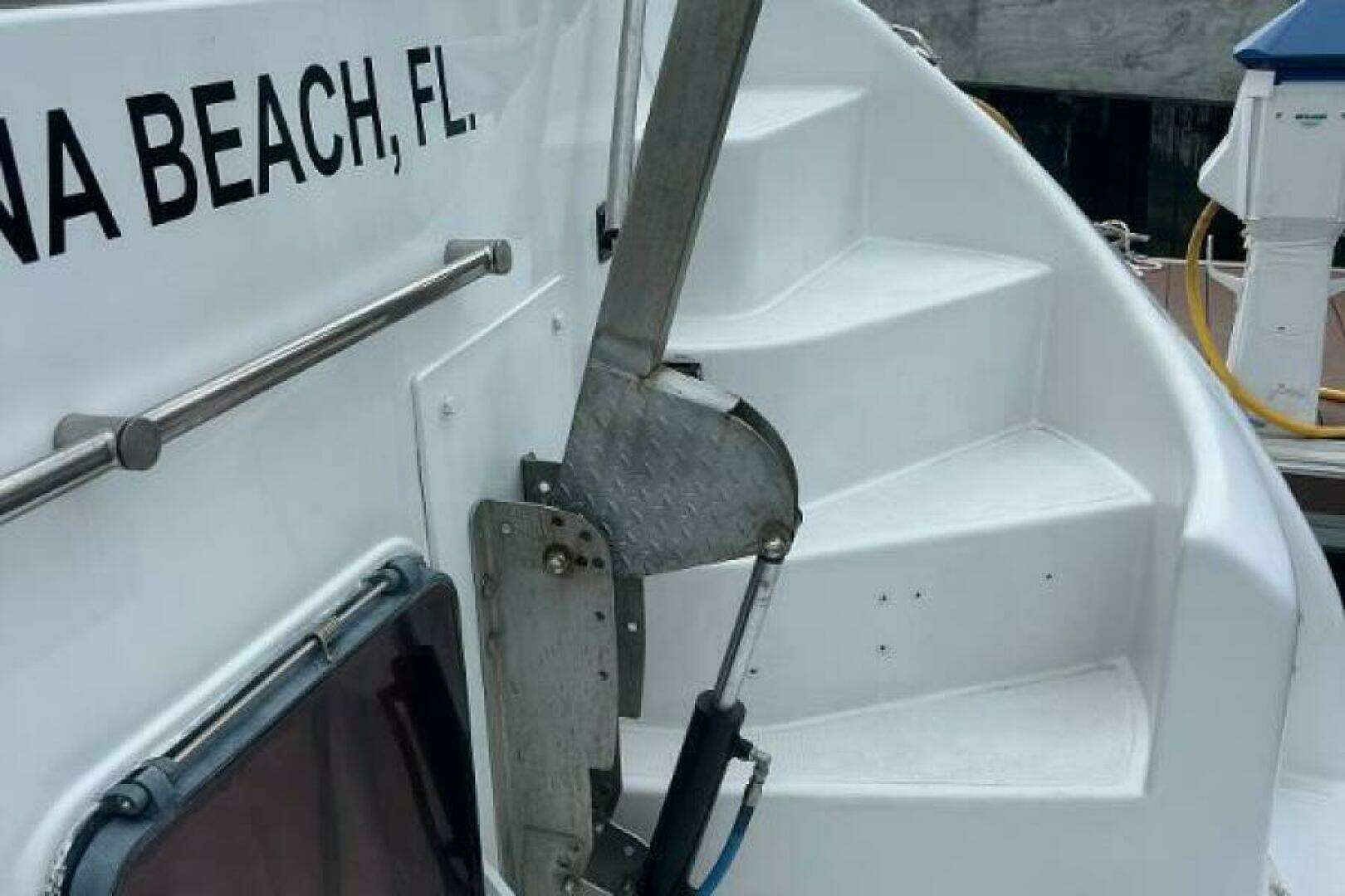1998 Hyatt 51 Aft Cabin MY - Image 8
