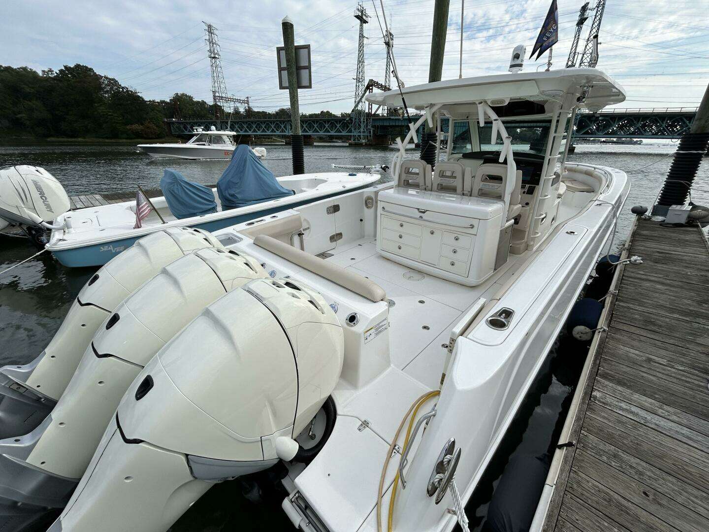 2017 Boston Whaler 370 Outrage - Image 3