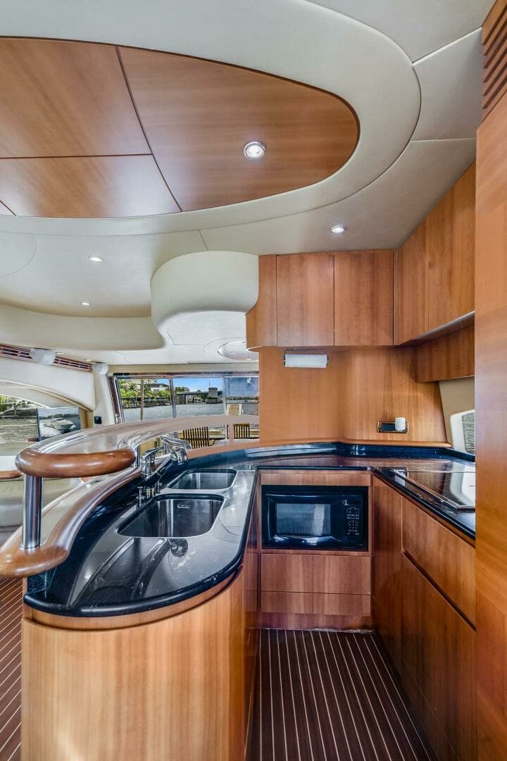 2009 Azimut 62E - Image 28