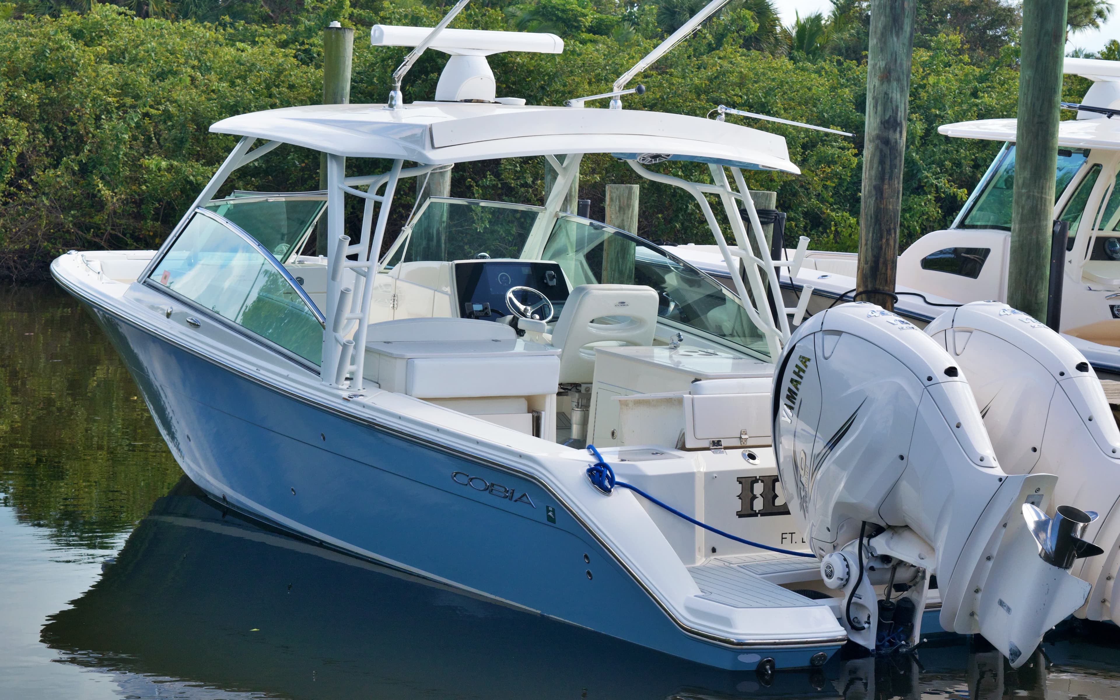 2020 Cobia 330 Dual Console