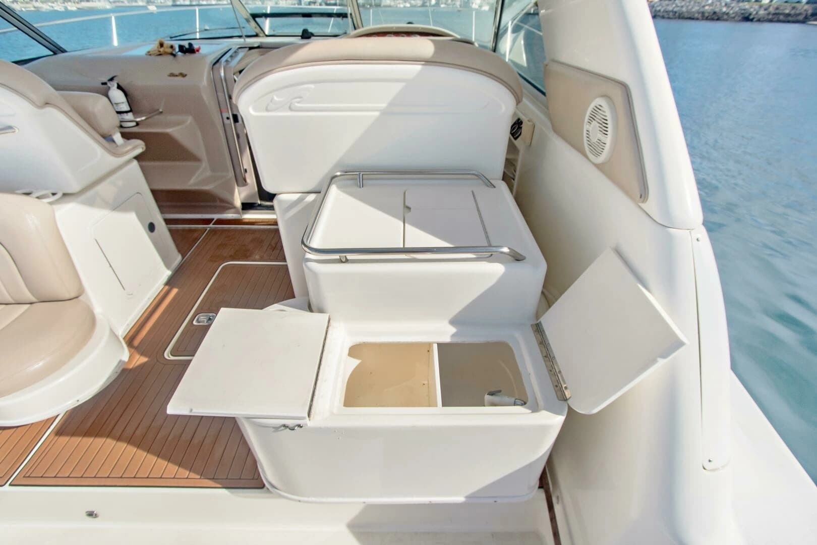2000 Sea Ray 370 Express Cruiser - Image 34