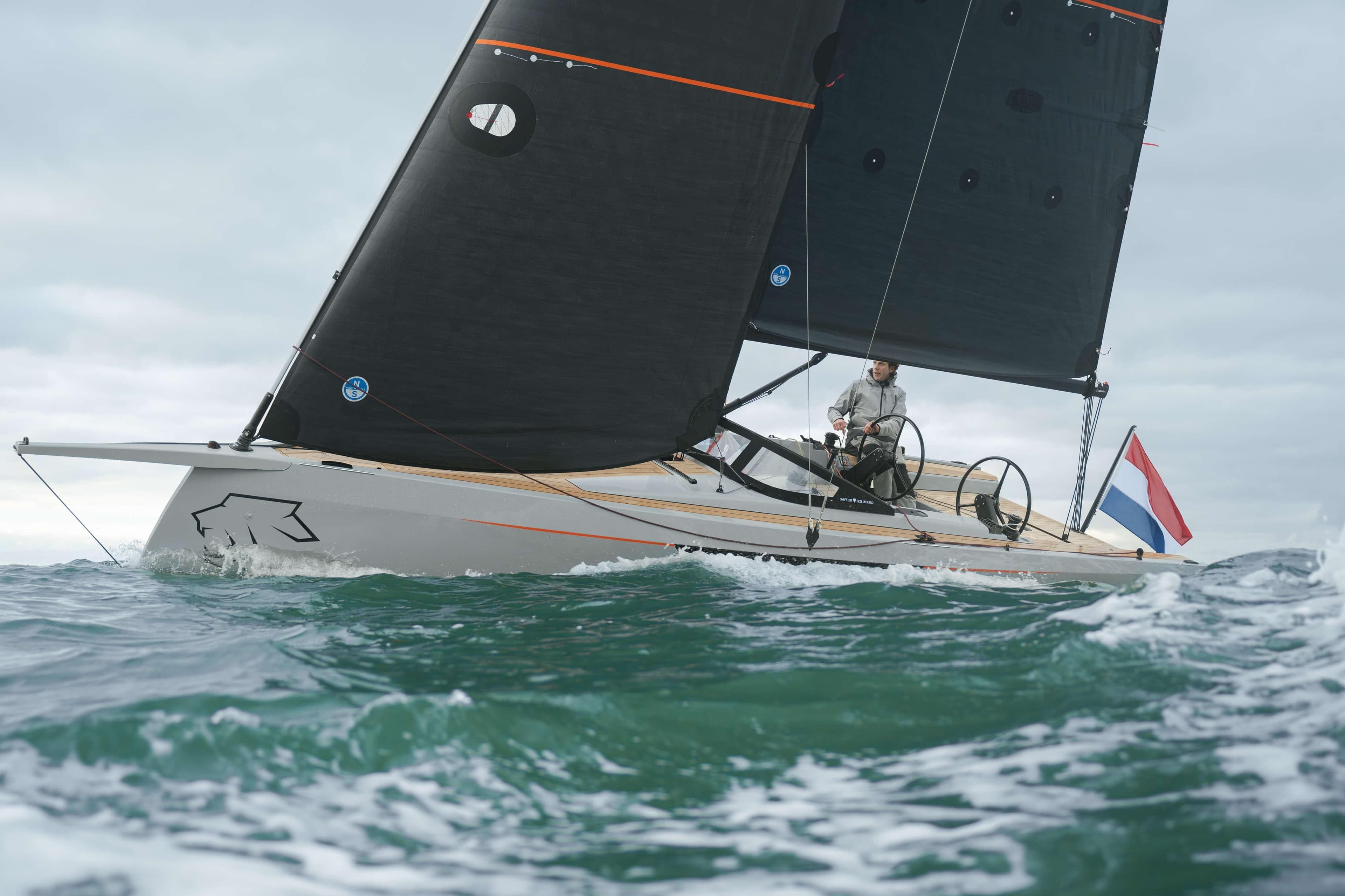 Saffier SE 28 Leopard 2026 sailing yacht on ocean with Dutch flag.