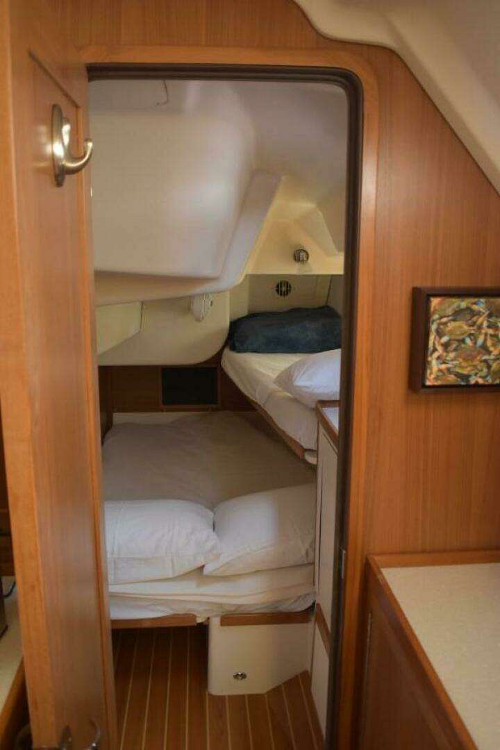 2016 Catalina 445 - Image 31