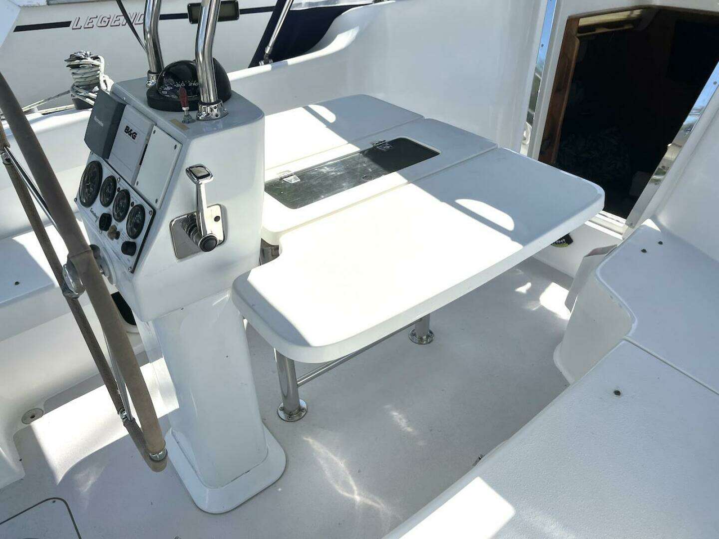 2003 Catalina 350 - Image 15
