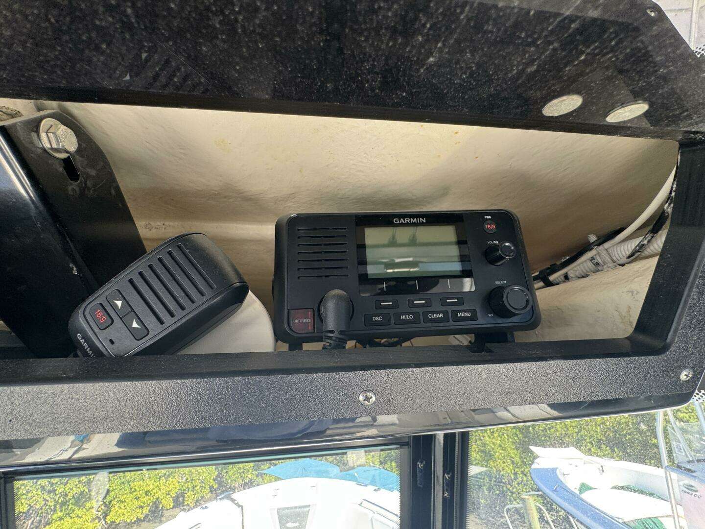 2023 Robalo R270 Center Console - Image 33