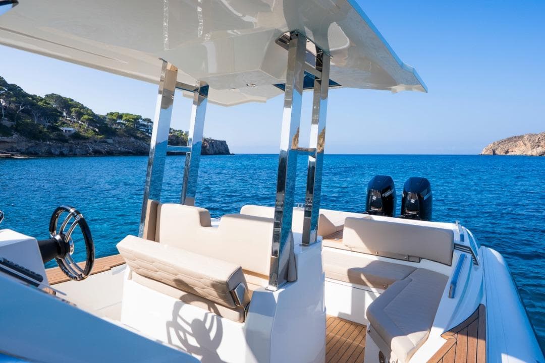 Luxury Scanner Envy 1100 boat on clear blue sea, 2025 model.