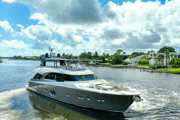 2015 Monte Carlo Yachts MCY86