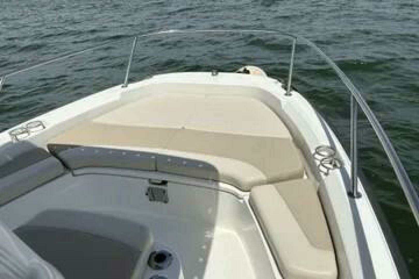2017 Boston Whaler 21 Dauntless - Image 2