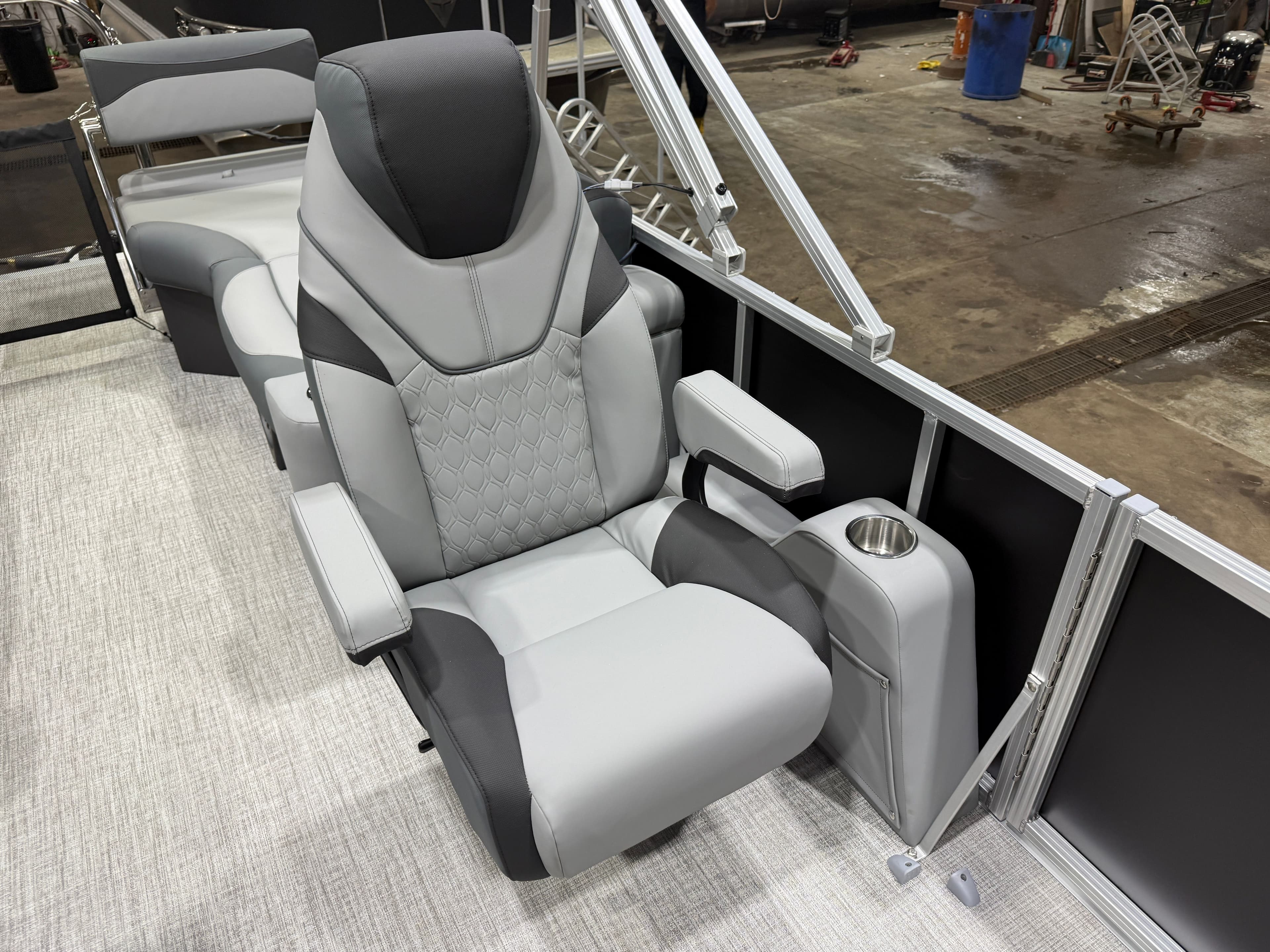 2026 Tahoe LTZ 300HP QLS 2385 Quad Lounge Shift Tritoon - 11