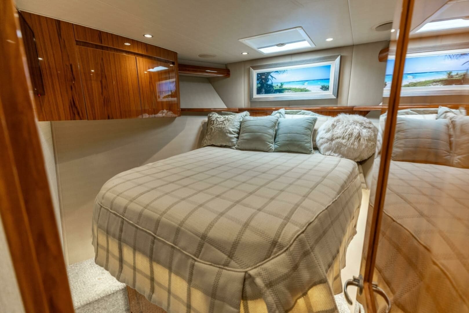 2015 Viking 62 Convertible - Image 16
