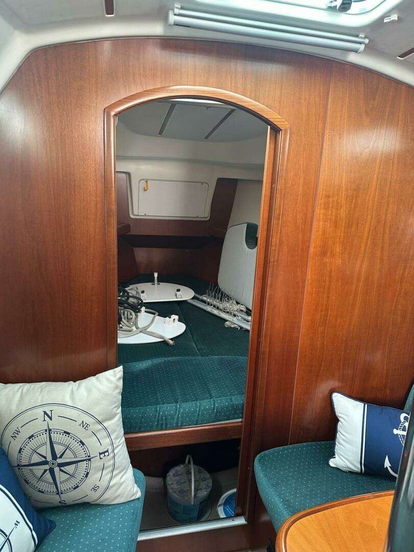 2000 Beneteau 331 - Image 23
