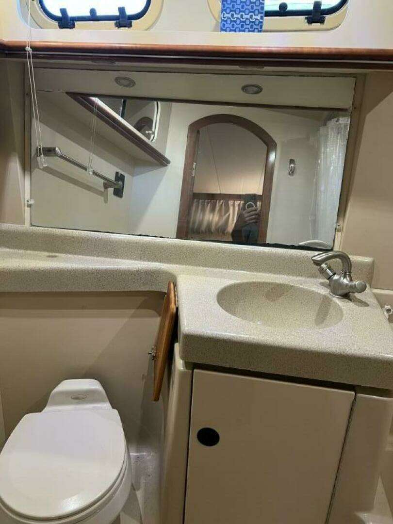 2004 Cruisers Yachts — - Image 29
