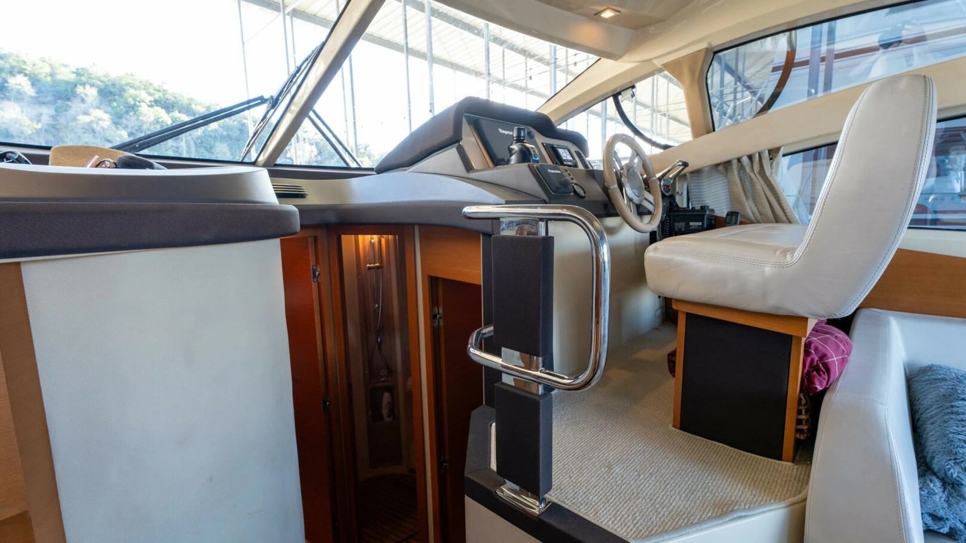 2013 Azimut 40 Flybridge - Image 19