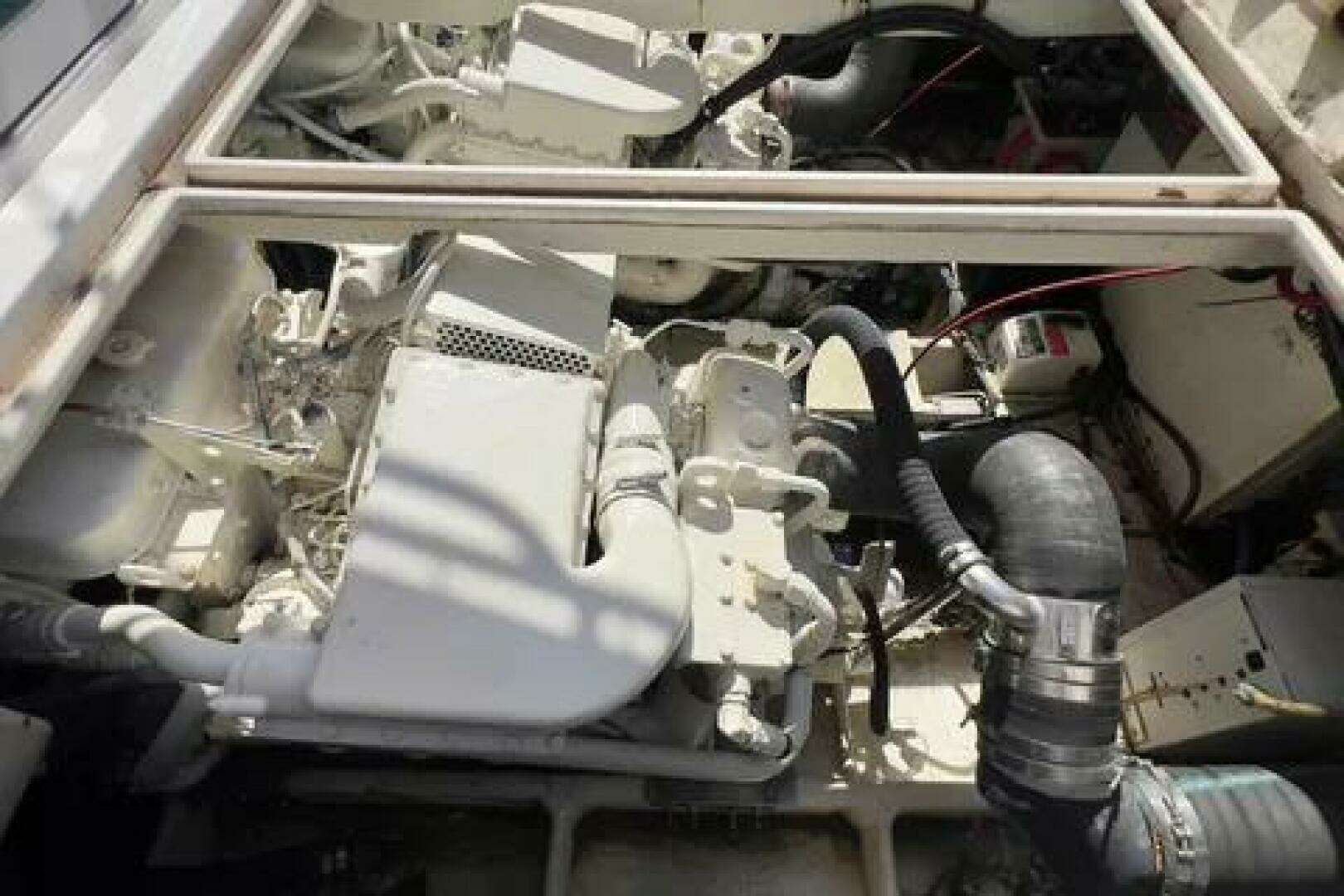1996 Cruisers Yachts 4285 Express Bridge - Image 3