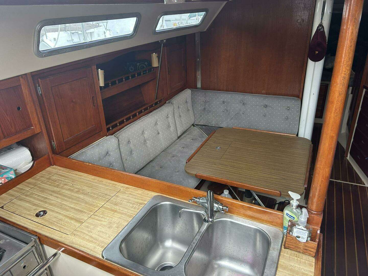 1985 Catalina 36 Tall Rig - Image 38