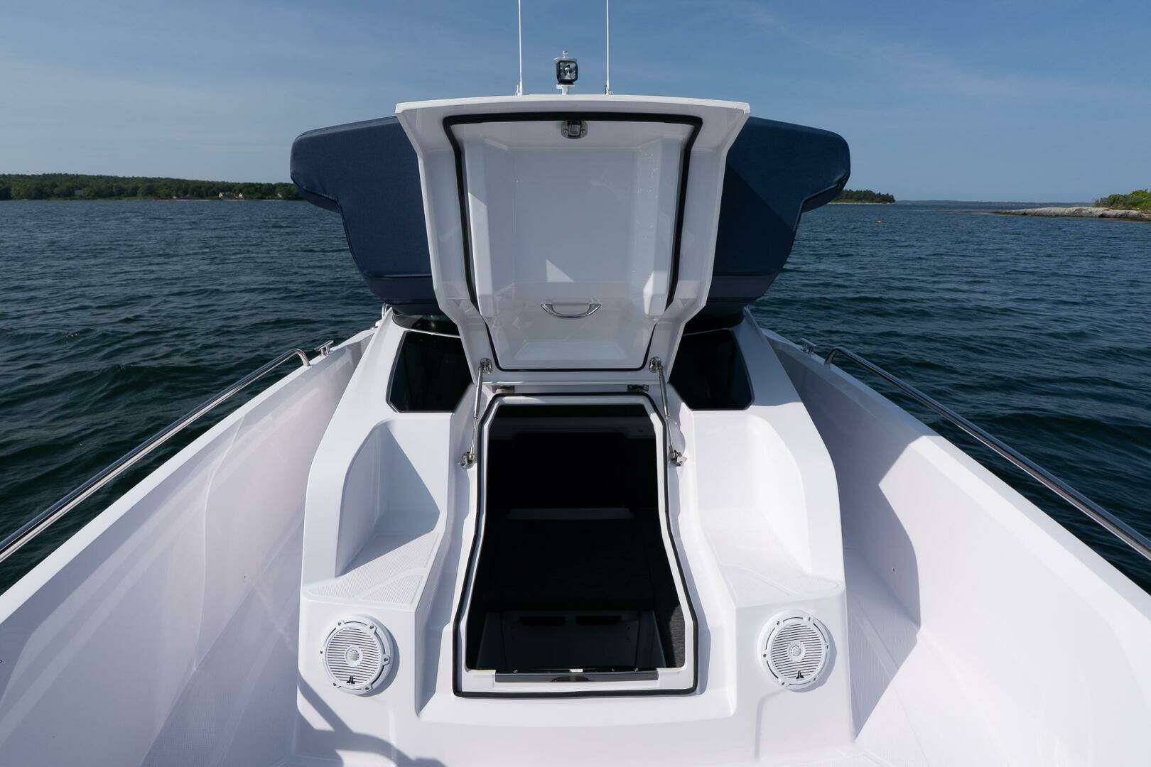 2026 Axopar Cross Cabin - Image 22