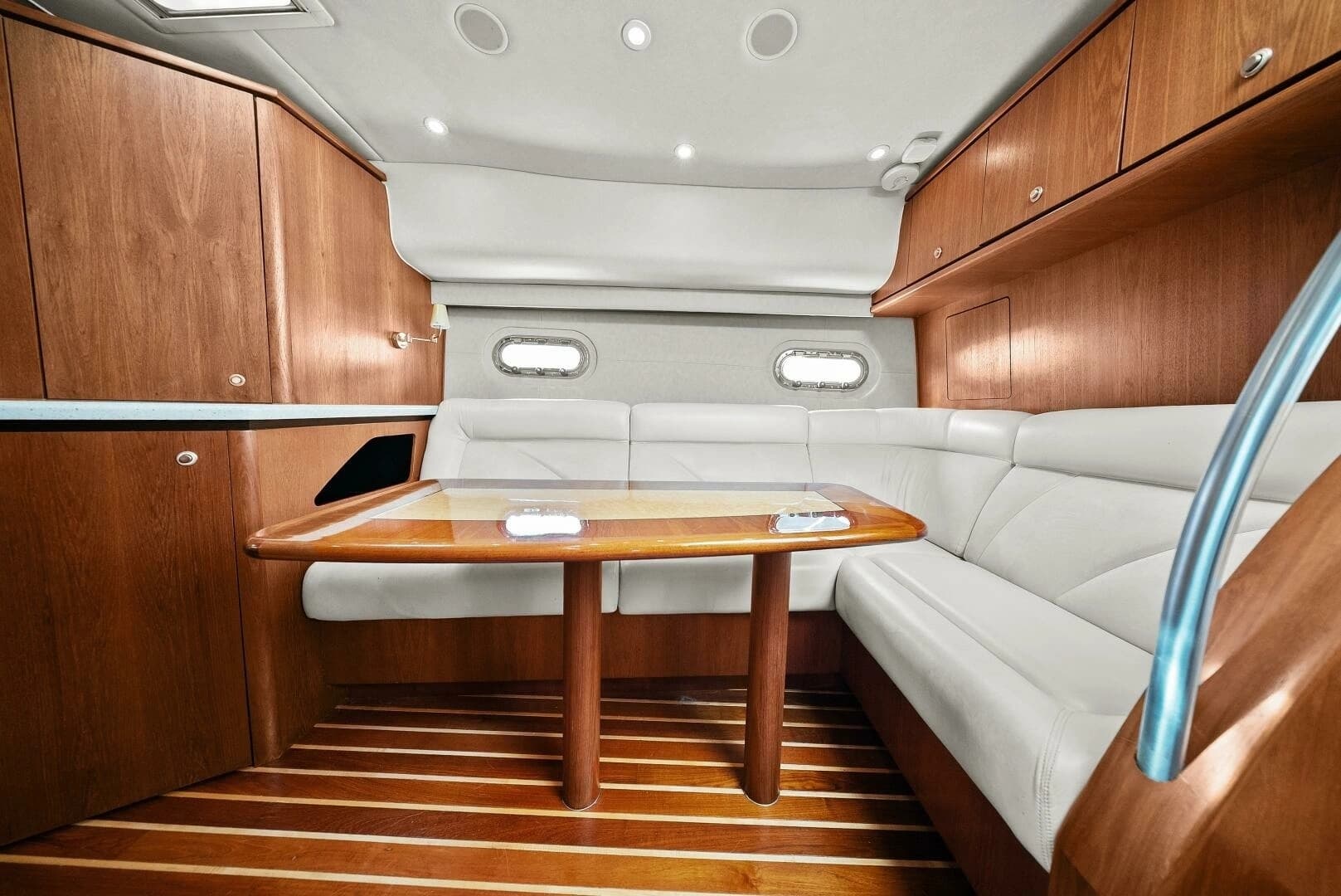 2007 Tiara Yachts 4300 Sovran - Image 5