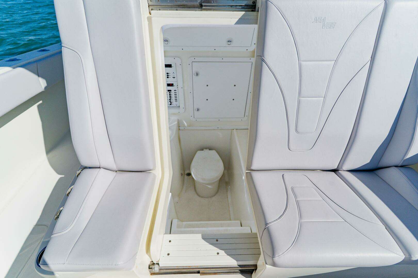 2012 SeaVee 390B - Image 16