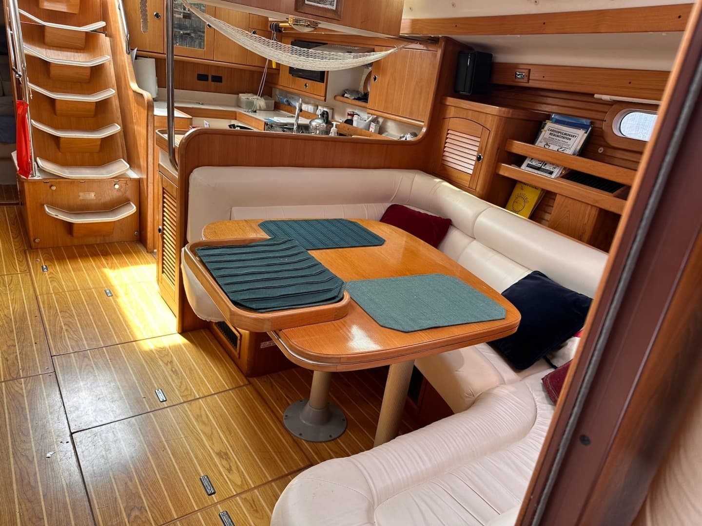 2002 Catalina 470 - Image 25